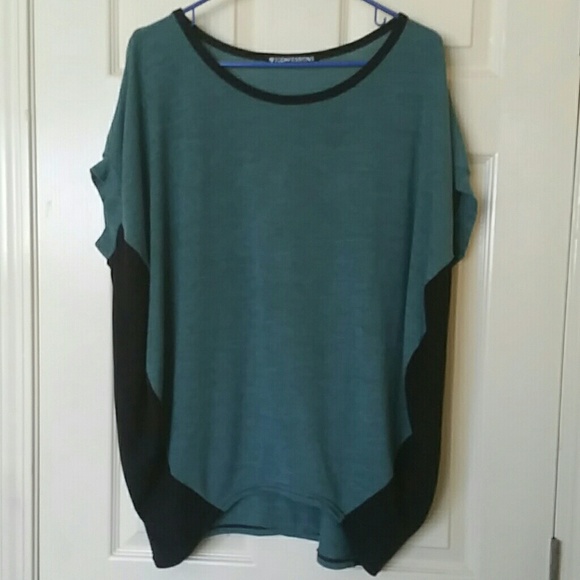 🚨🚨⚠⚠🚫🚫SOLD SOLD Very cute blouse.🚫🚫⚠⚠🚨🚨
