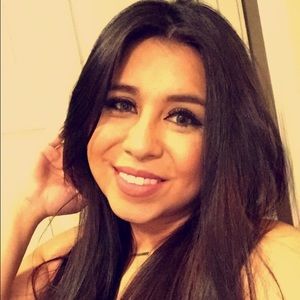 Meet your Posher, Casandra