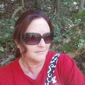 Meet your Posher, Lora