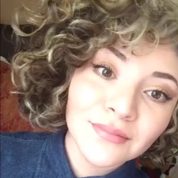 Meet your Posher, Selena