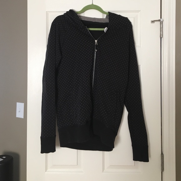 Large Lululemon black & white polkadot sweatshirt