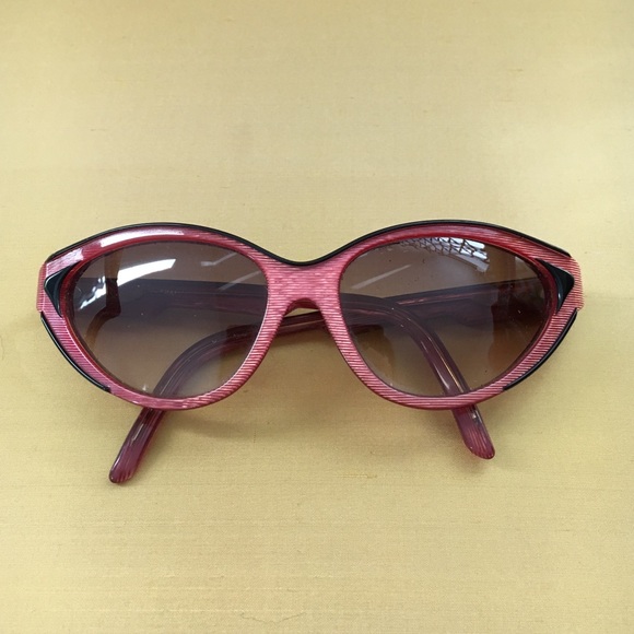 Yves Saint Laurent Sunglasses with case
