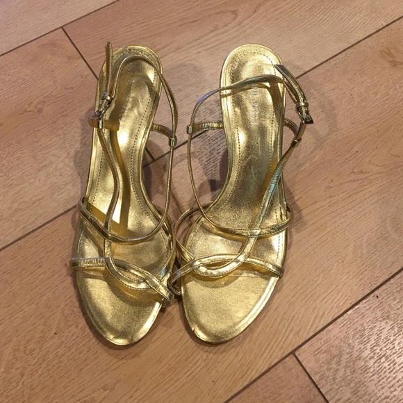Sold!  Gold sandal shoes. Like New!