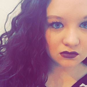 Meet your Posher, Caitlin