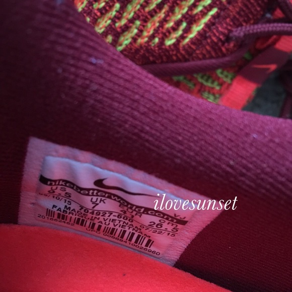 {Nike} Roshe Flyknit - Picture 4 of 4