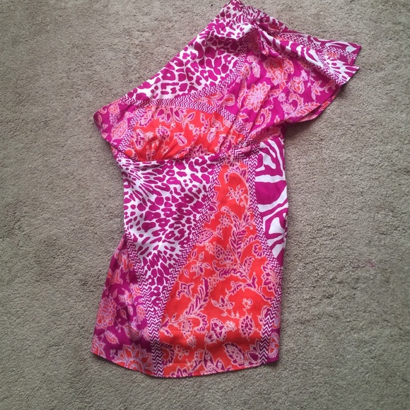 Sexy one shoulder top. Cache . Size xs