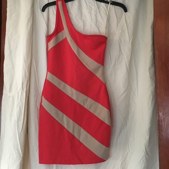 One shoulder dress 💃🏽