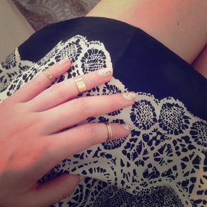 Beautiful detail gold stackable rings 6piece set