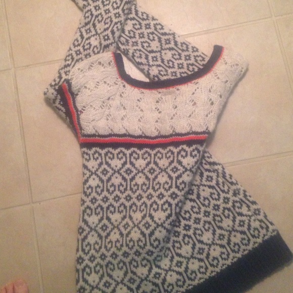 Funky AE Sweater - Picture 3 of 3