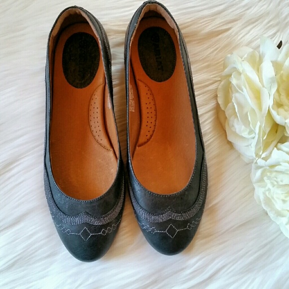 Ariat Shoes - Ariat Leather Flats - NWOT