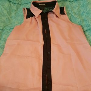 Sleeveless button up top