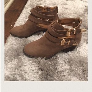 Ankle booties never worn