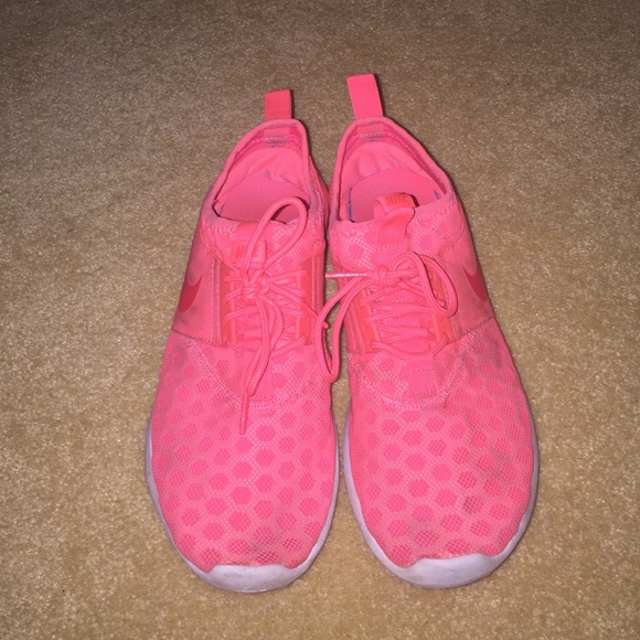 Very new nike tennis shoes