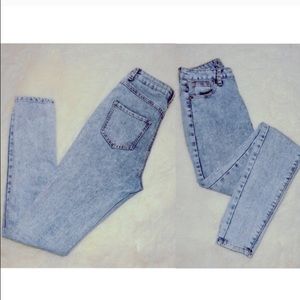 •Acid Wash High Waist Jeans•