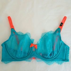 VS Chantilly Lace Unlined Demi Bra
