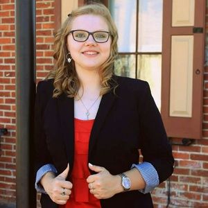 Meet your Posher, Alexis