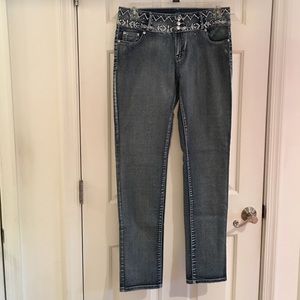 NWOT. Womens Mid/Hi Waist Stretch Jeans. RunsSmall