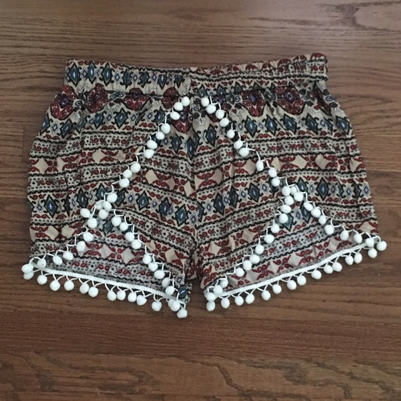 Pants - DONATED | Pom Pom shorts