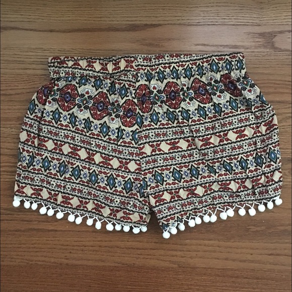 DONATED | Pom Pom shorts - Picture 2 of 3