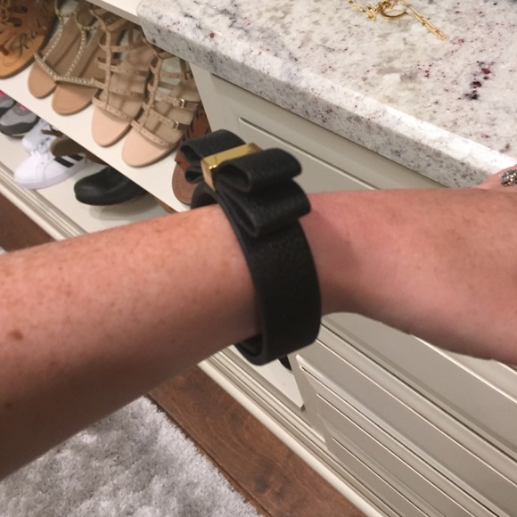 Bow bcbg bracelet