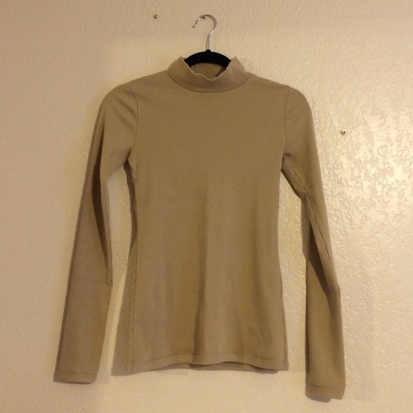 SOLD‼️Abercrombie Ribbed Mock Neck Top - Picture 1 of 2