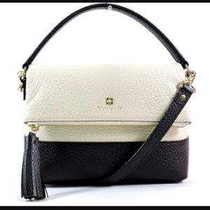KATE SPADE NYLON CARSON CROSS BODY BAG.