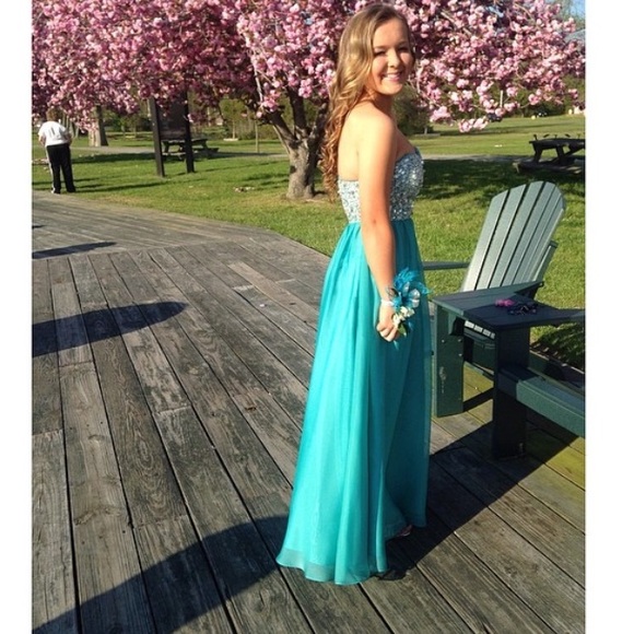 Prom dress - Picture 3 of 3