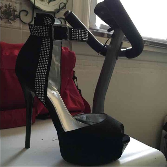 New baker heels - Picture 2 of 3