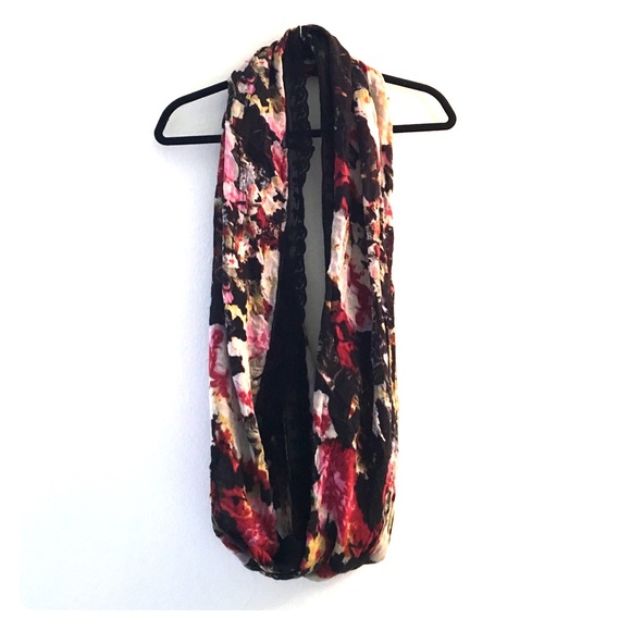 Kimchi Blue floral circle scarf