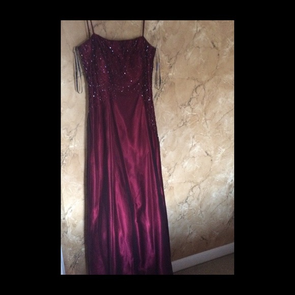 ‼️Now selling for $2O ‼️Long dress