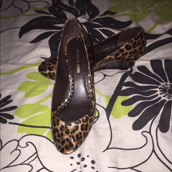 Gianni Bini Peep Toe wedges