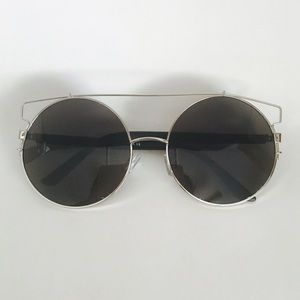 Oversized round sunnies