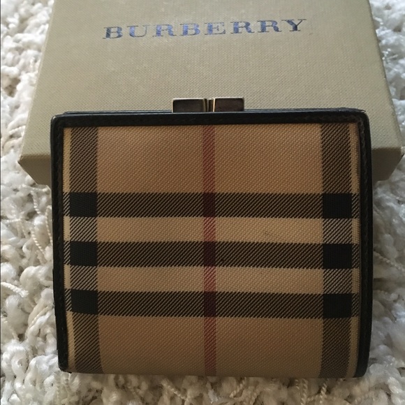 Ladies Burberry wallet