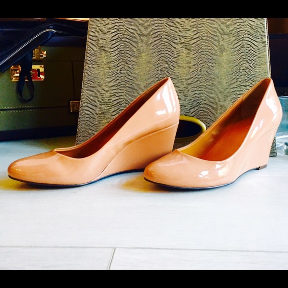 NEW Nude Patent Italian leather Wedges