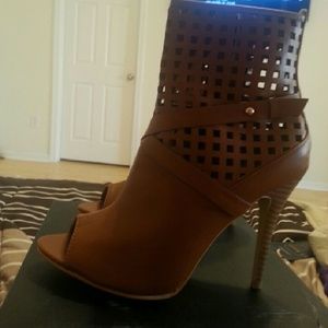 Open toe heel sandal