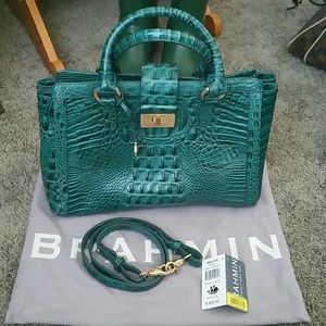 SALE!!!!!!!!!!!Brahmin crossbody/handbag Pre love