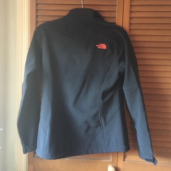 Women's North Face jacket - Picture 3 of 3