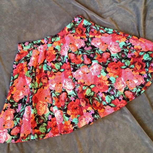 🌺 Floral skater skirt 🌺
