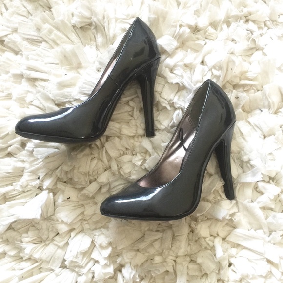 Steve Madden Shoes - Steve Madden Black Heels