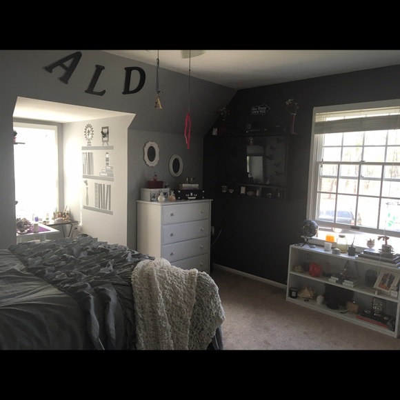 Meet your Posher, Amanda - Picture 2 of 2