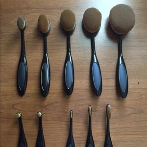 Oval brush set
