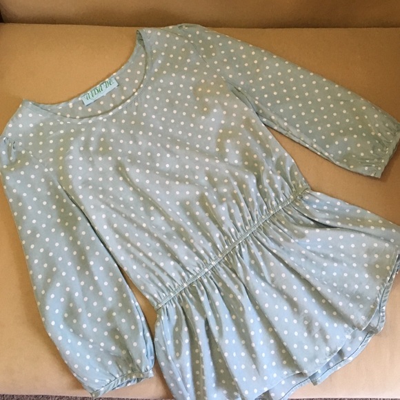 🔵⚪️ Light blue Polka Dot Top - Picture 1 of 2