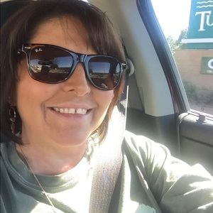 Meet your Posher, Debbie