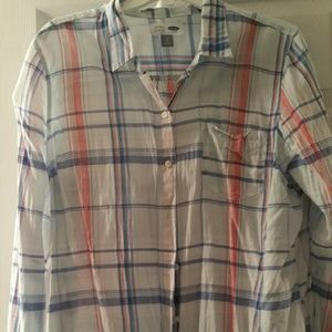 Long sleeved plaid shirt in excellent condition