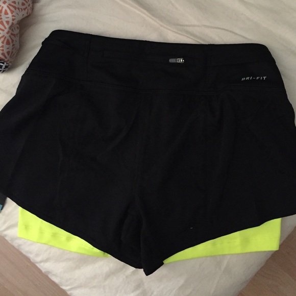 Nike running shorts - Picture 4 of 4