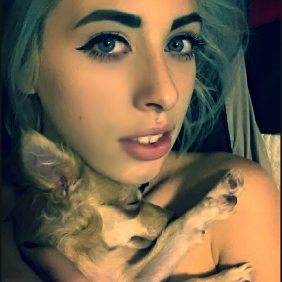 Meet your Posher, Taylor - Picture 3 of 4