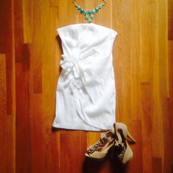 Gorgeous white dress!