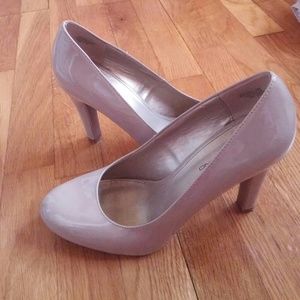 Bandolino nude heels