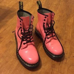 Pink doc martans