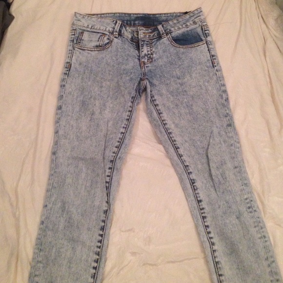 Buffalo acid wash jeans
